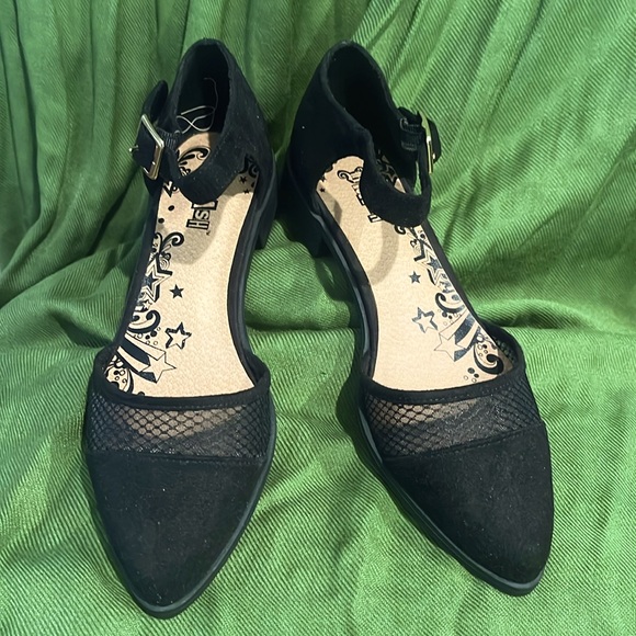 New Stylish Flats - Picture 1 of 3